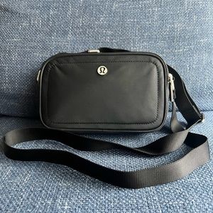 Lululemon Crossbody Camera Bag 2L Black